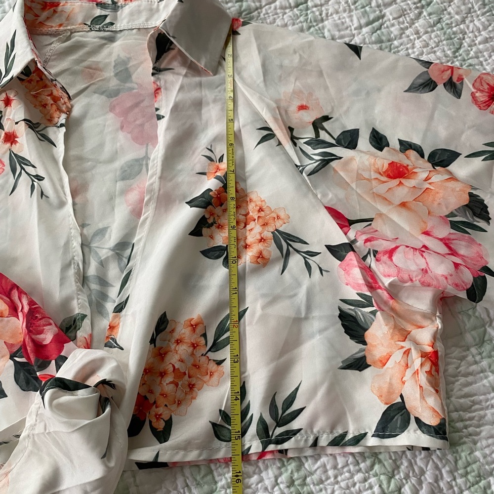 SOLD 🛑 Cropped Floral Wrap Top - Picture 10 of 11